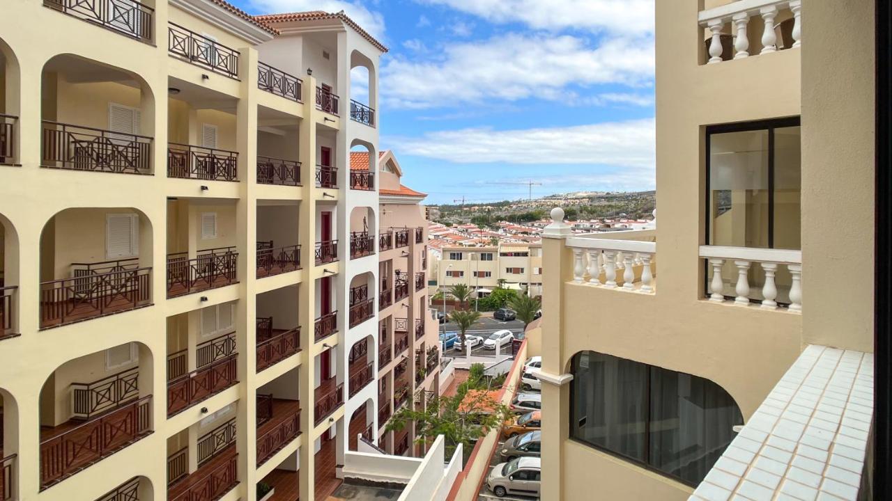 Korallia Guesthouse Castle Harbour Los Cristianos  Eksteriør bilde